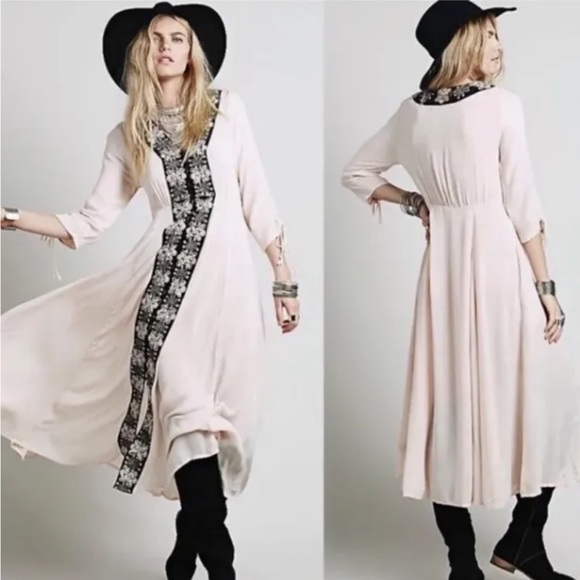 Free People Dresses & Skirts - NWOT FREE PEOPLE EMBROIDERED BOHO FESTIVAL DRESS 0/xs